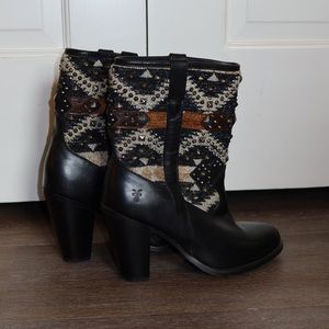 FRYE - Jenny Navajo Short Boots / (W8)